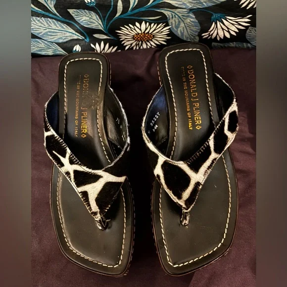 VINTAGE Donald J Pliner Y2K Pony Hair Calf Platform Thong Sandals - NIB Dust Bag - Picture 3 of 5